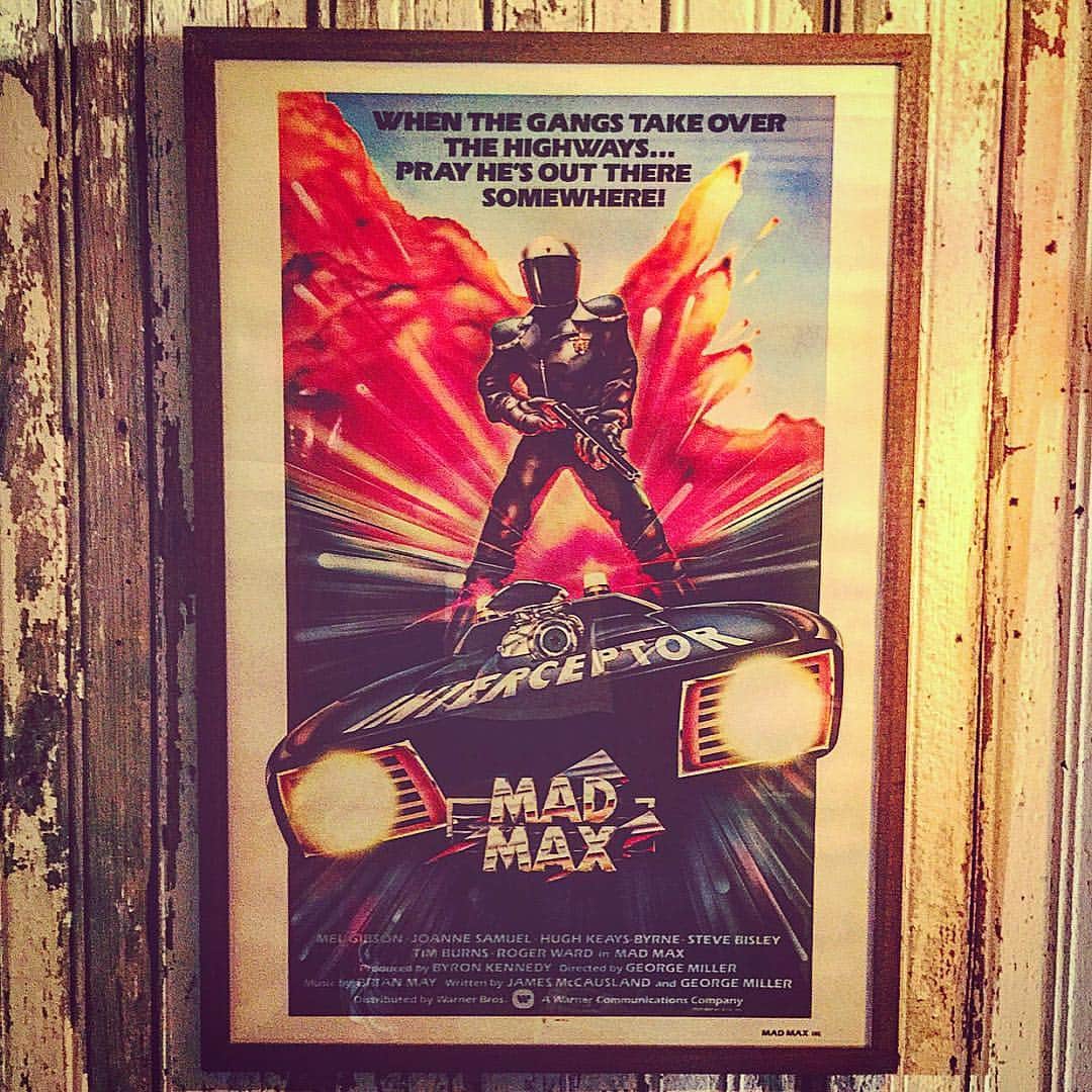 大川知英さんのインスタグラム写真 - (大川知英Instagram)「MAD MAX original movie poster❗️ The special ❗️one seat poster by which this design isn't rare found easily👯  #ビンテージ #オリジナル #マッドマックス #映画ポスター #レア #ワンシート #スペシャル #額は特注 #80年代」6月26日 13時28分 - zupposi_swamp