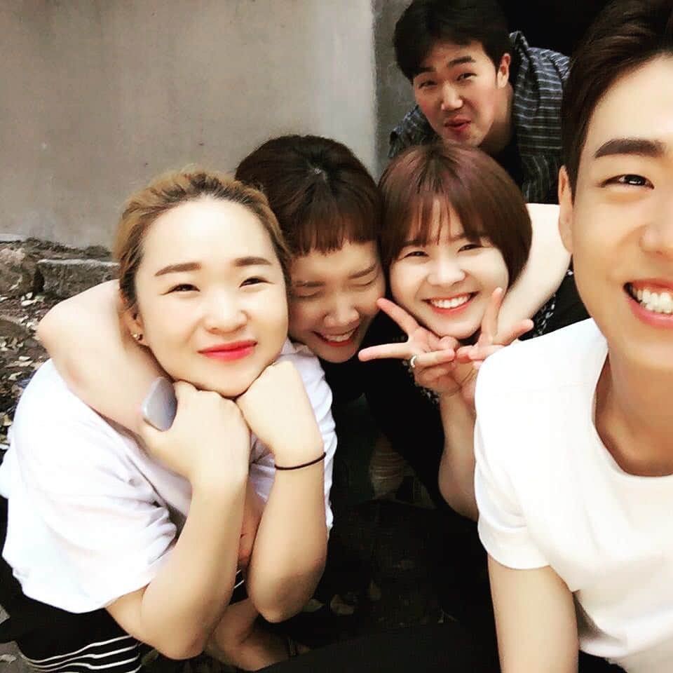 イ・ヒョヌのインスタグラム：「해피바이러스 우리식구가 최고✌🏻️」