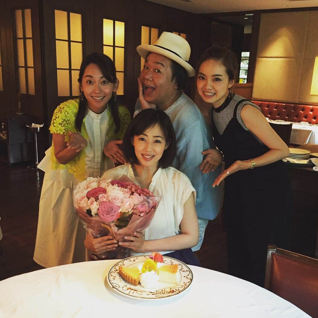 井上和香さんのインスタグラム写真 - (井上和香Instagram)「今年も大切な仲間に誕生日を祝ってもらいました♪ ありがとう♡ これからもよろしくね！ .  #36歳 #誕生日 #しげるちゃん #春名亜美 #出水麻衣 #これからも仲良しでいてね」6月26日 14時27分 - inoue_waka