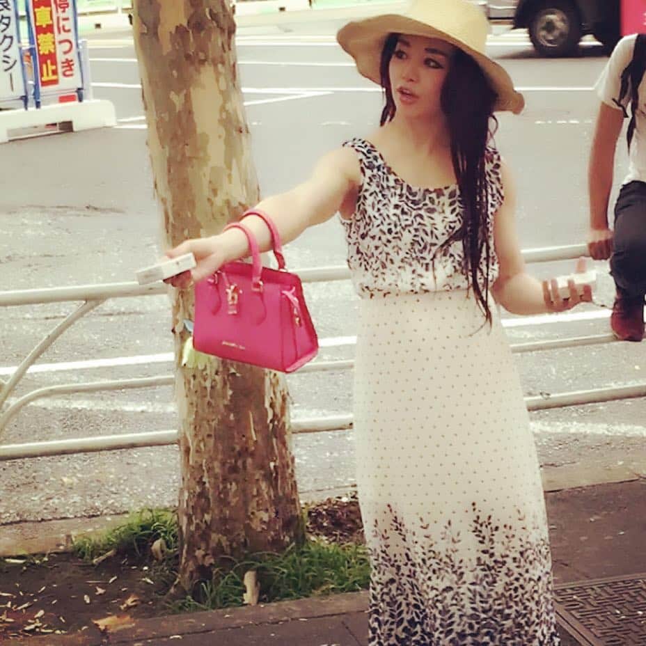 紅音ほたるのインスタグラム：「毎月第二火曜恒例、渋谷モヤイ像前コンドーム配布 今月も…スケジュールにより ひにちがずれましたが… 私のやっている性の啓発活動【つけなアカンプロジェクト】は、コンドームを 貰ってくれた方々や、その周りの方々がコンドームの必要性や性について考えてみるきっかけに なってくれたら嬉しいな。という思いでやっております！！！ #つけなアカンプロジェクト」