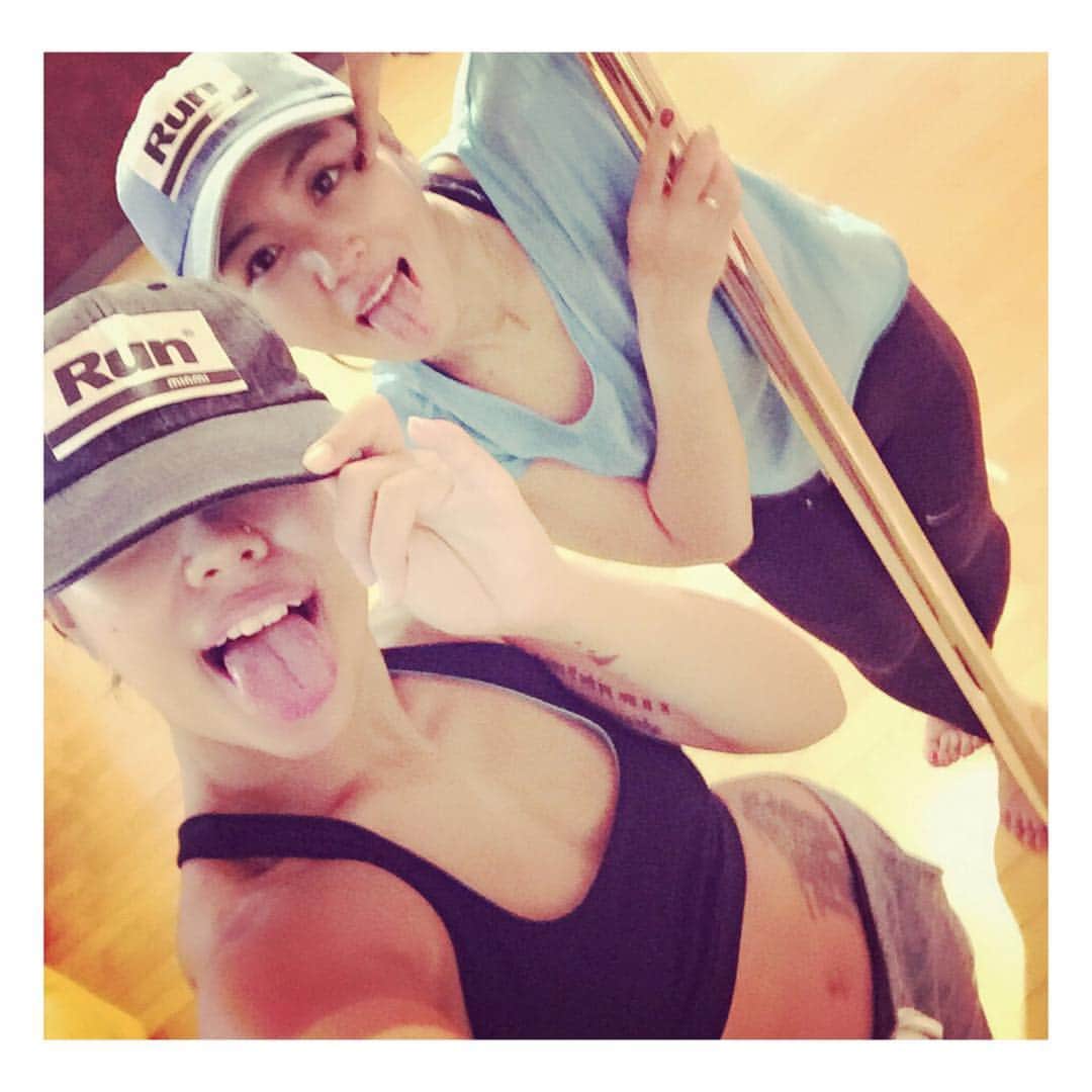 ポール ダンサー リリカ