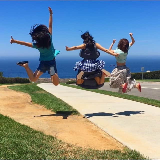 吉田沙織のインスタグラム：「Enjoy your life !! Weather is great over the cloud all the time.  #pv #lovelyfriend #fromhighschool」