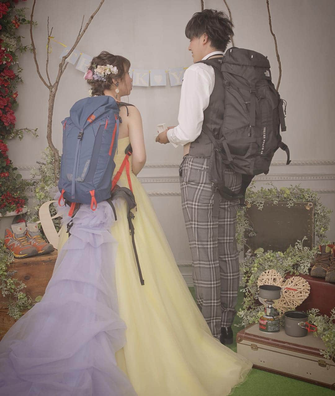 The Sweet Closetのインスタグラム：「登山が趣味のお二人🍀 新郎様からのプロポーズは、一緒に登った富士山の山頂だったそう☺️👏💕素敵🙈✨ そんな思い出のシーンを再現🗻💗💍 #coordinatebyaikokitahara  #thesweetcloset  #ウエディング  #wedding  #プレ花嫁 #オーダーメイドフォトウエディング」