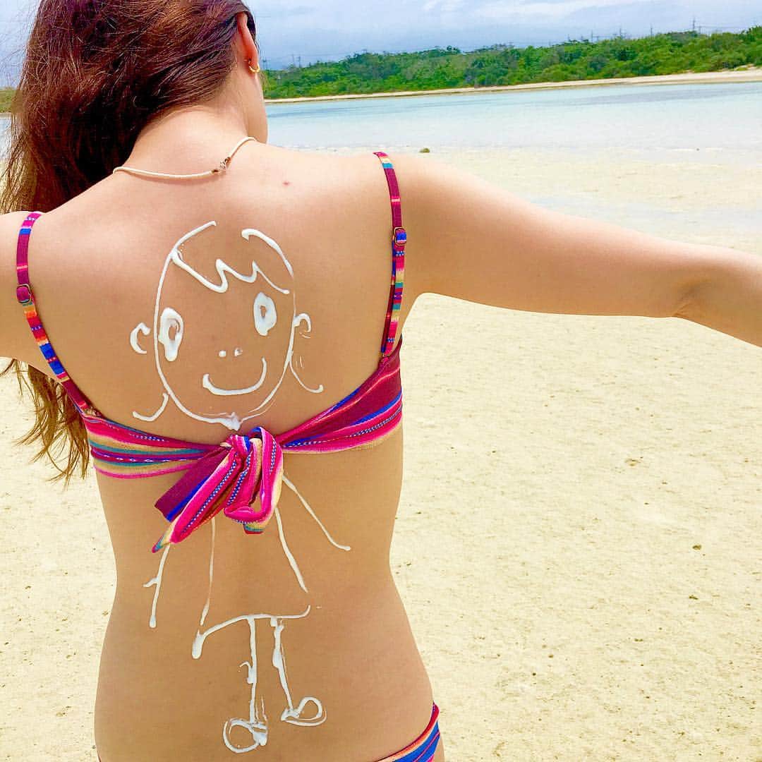 落合恭子のインスタグラム：「⛱ 今年も可愛いスイムウェアをたくさん買ったから、 サーフィンにプールに目一杯夏を満喫したいな🏄🏽🏄🏽 だから飲む日焼け止め買いました👧 効くのかな〜〜 Surf🏄🏽Pool🏊Bikini👙 I got sun protection pills to enjoy this summer. Does it work enough? #このまま焼いてほしい#billabong #bwjp #bikinikindalife #japan #ヘリオケアと迷った #akanestagram」