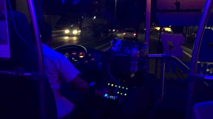 有坂翔太のインスタグラム：「カンクンに来たら絶対バスにのって！笑 すごい暴走運転なんだけどめっちゃはまる。 11.5ペソ（約63円）」