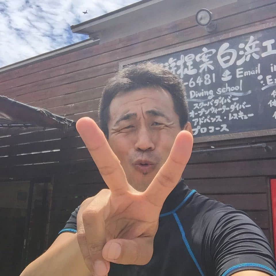 石田靖さんのインスタグラム写真 - (石田靖Instagram)「お久しぶりのダイビング〜和歌山白浜 『海遊提案白浜エルマール』予報はずれのごっつエエ天気‼️ #ダイビング #diving  #scuba  #和歌山 #wakayama #和歌山白浜 #白浜 #海遊提案白浜エルマール #エルマール #ダイビングショップ #石田靖」6月30日 11時05分 - yasulog