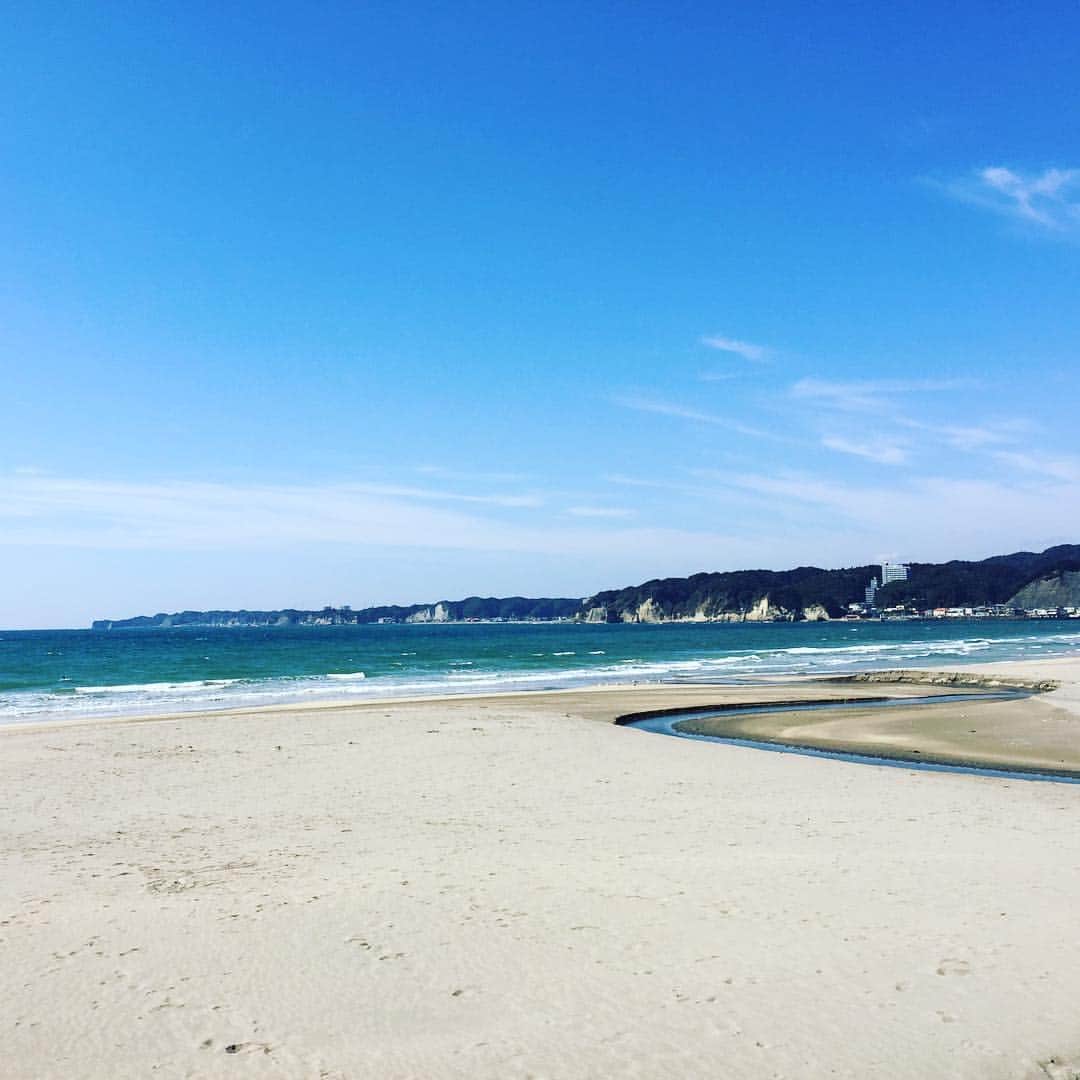 内木志さんのインスタグラム写真 - (内木志Instagram)「今年の夏は海に行きたいな〜⛱ #千葉県 #虹の作り方 #撮影場所」6月30日 14時16分 - cocoro_naiki