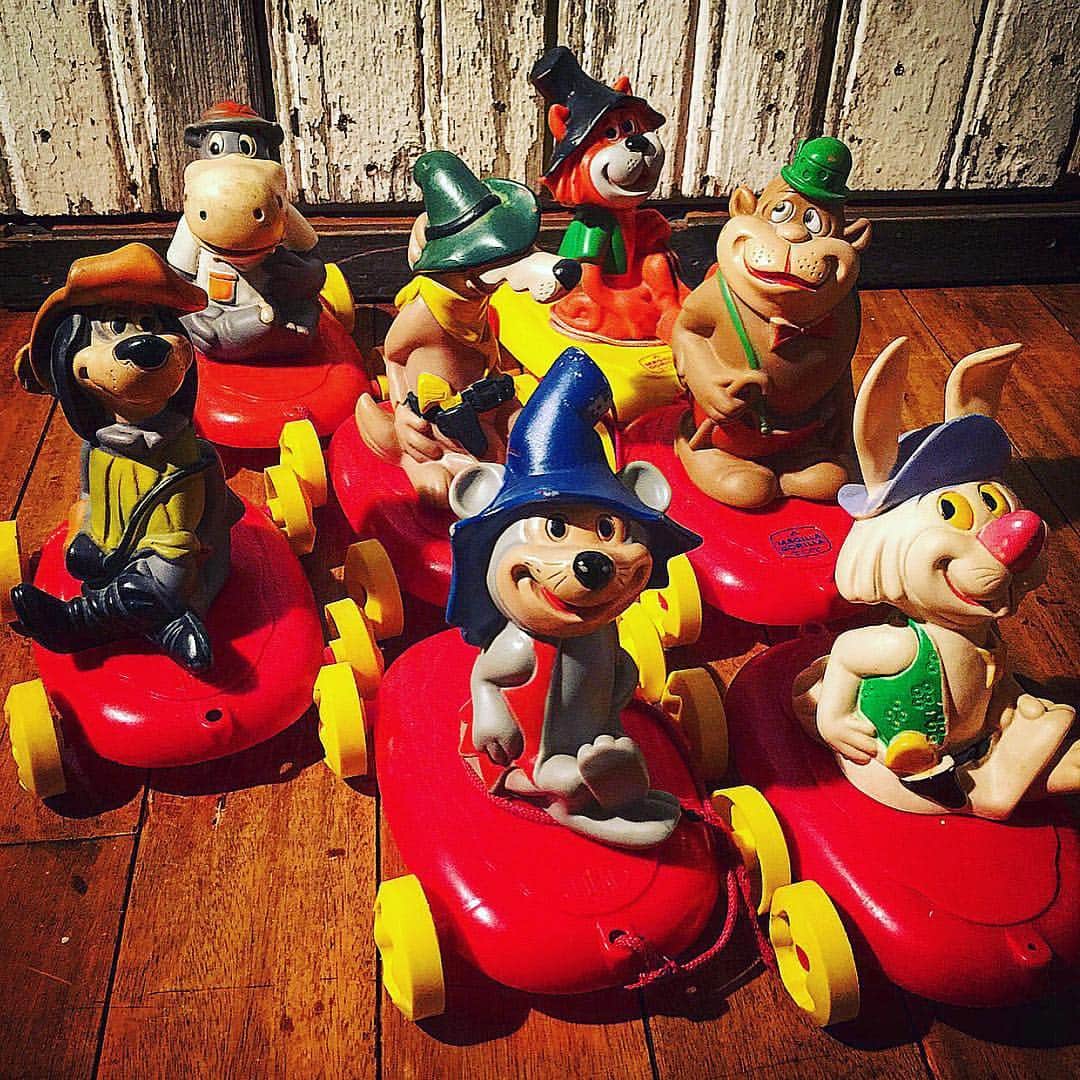 大川知英のインスタグラム：「pull toy figure Ideal 1965  Magilla Gorilla / Mushmouse Punkin'Puss / Ricochet Rabbit Droop-A-Long Coyote Yipee Dog / Peter Potamus  #ハンナバーベラ #ideal #ビンテージ #toy #1965年 #オリジナル #マイコレクション」