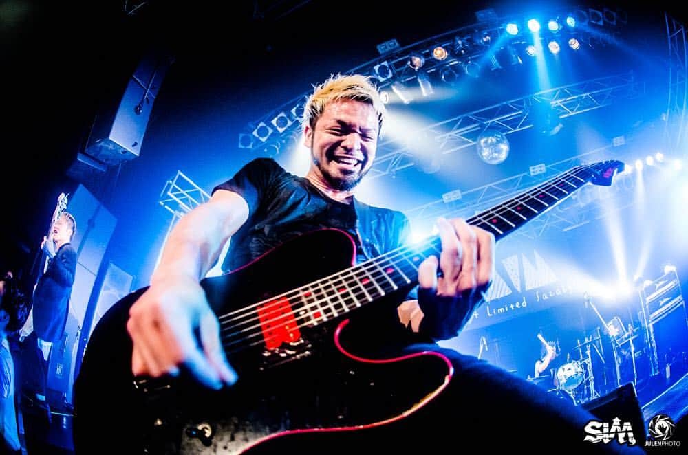 Julen Esteban-Pretelさんのインスタグラム写真 - (Julen Esteban-PretelInstagram)「SHOW-HATE of @sim_japan certainly has fun on stage. He has a constant smile on his face. #SiM」7月2日 12時24分 - julenphoto