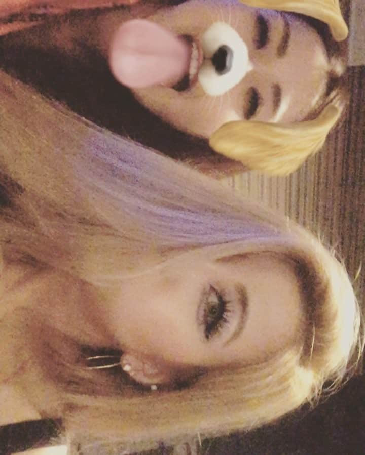 芹澤つばさのインスタグラム：「しつこくハマってる#snow #わんちゃん🐶 #ぺろーん👅  #みーちゃんものっけてたけどさらにのっける #girls#friend #歌舞伎町#キャバ嬢#キャバクラ  昔はみーちゃんも黒くてるーぎゃーだたのに、いつからか男ウケ狙い出した... くそっw#ぐすん😢」