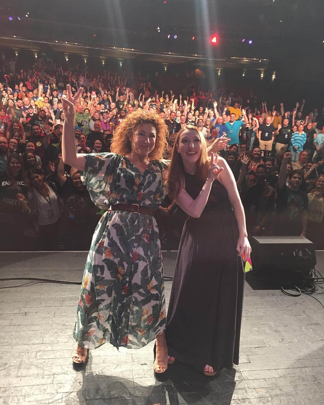 アレックス・キングストンのインスタグラム：「hello sweeties from super con in Miami!!」
