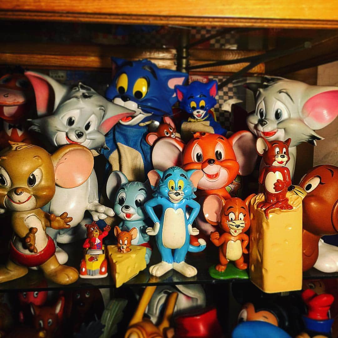 大川知英のインスタグラム：「Tom and Jerry  The character I like for Hannah Barbera most. 🇺🇸 #トムとジェリー #オリジナル #ビンテージ #ハンナバーベラ #ソフビがなかなか無い #トムジェリー物がなかなか無い #マイコレクション」