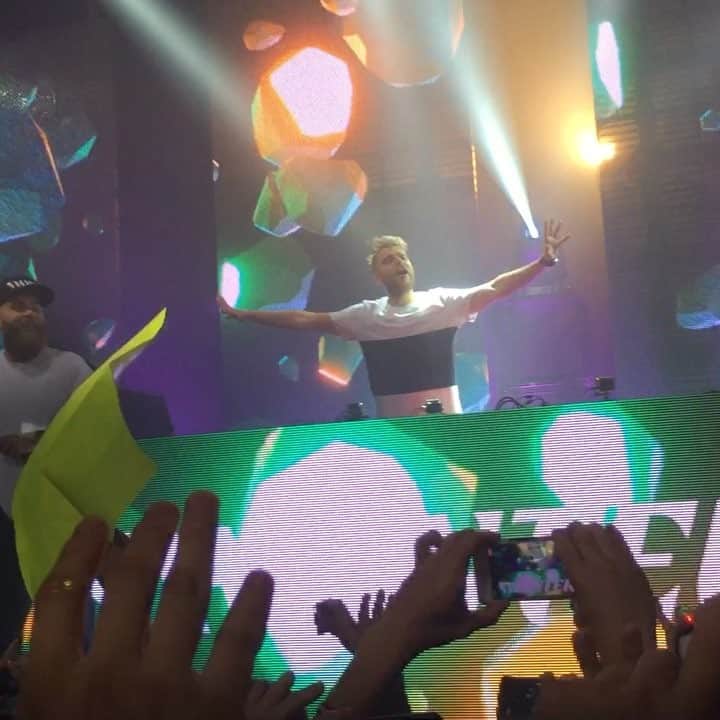 のインスタグラム：「Showtek @showtek 🇯🇵🇯🇵🇯🇵 #新木場ageha #showtek #dj #japan #tokyo」