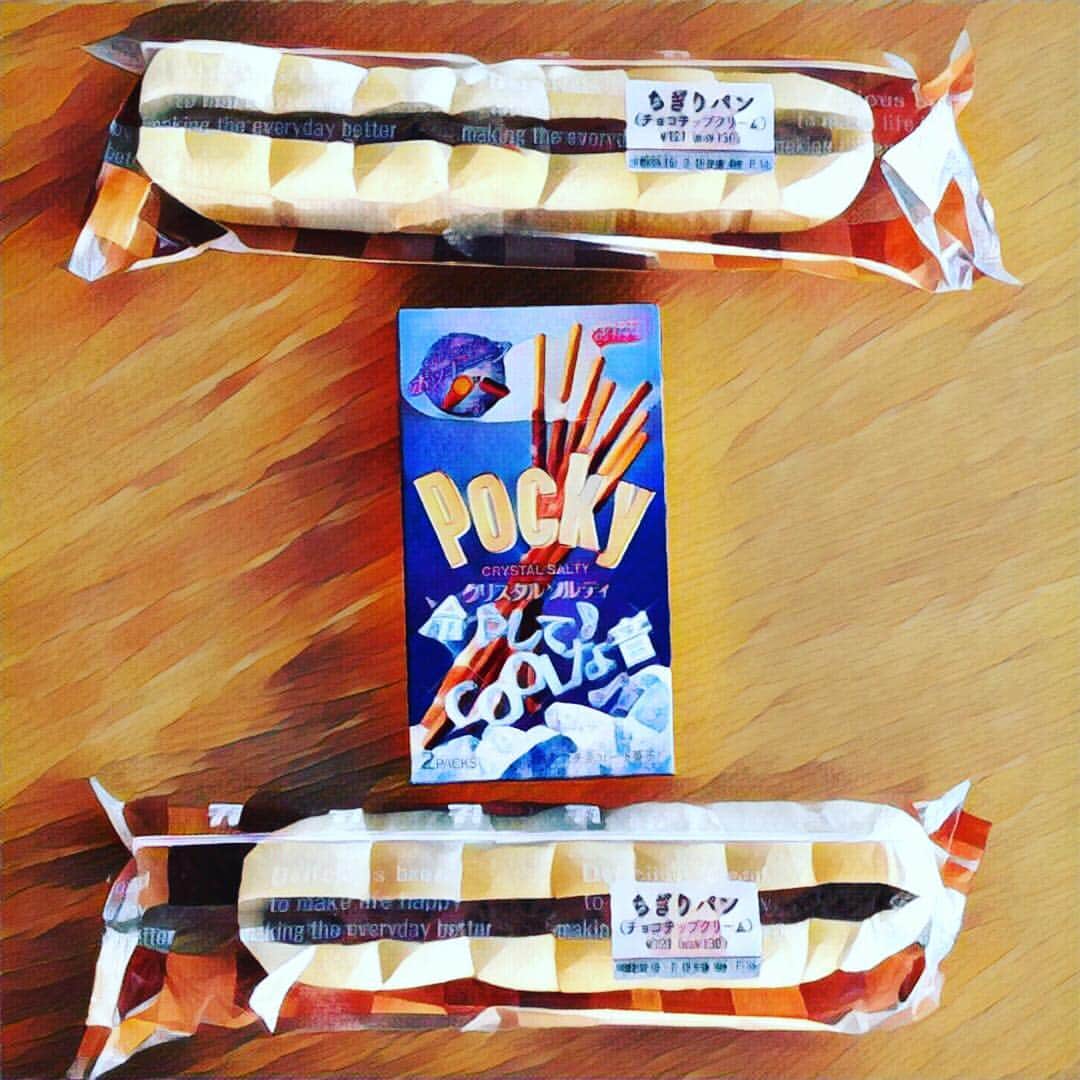 瀬戸弘司のインスタグラム：「ちぎりパン、最近手に入りにくくなってない？ #編集のおとも」
