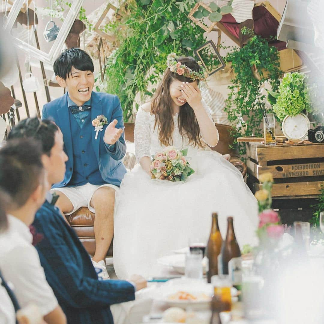 touch_weddingramさんのインスタグラム写真 - (touch_weddingramInstagram)「友人のスピーチで、大学時代よく鼻水が光っていたというエピソードを披露された時（笑） . 新郎爆笑、新婦は顔を隠すというマンガみたいな私たちらしい1コマになりました♡ . 堅苦しくないやつでとリクエストした通り、大爆笑のエピソードを他にも披露して盛り上げてくれた友人に感謝です ！ . #weddingtbt #友人のスピーチ  #鼻水エピソード #オリジナルウエディング #カジュアルウエディング #ナチュラルウエディング #会場装飾 #結婚式 #結婚 #ウエディングレポ #結婚式レポ #結婚式小物 #結婚式準備 #卒花 #結婚式会場」7月18日 17時17分 - touch_weddingram