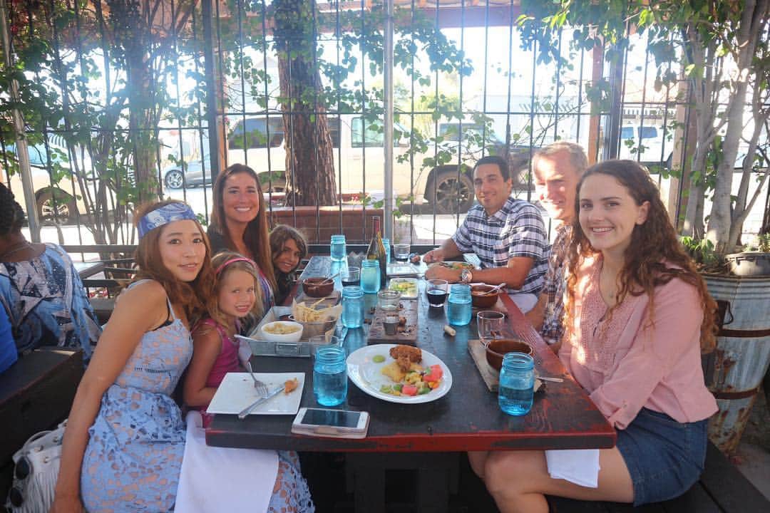 RENA さんのインスタグラム写真 - (RENA Instagram)「Dinner:)🍴✨ ． タイとエミリーとの再会をサプライズで用意してくれたディナーにすっごく癒されて嬉しくてすっごく楽しかった時間になりました💙 ． このレストランちょー美味しいし雰囲気も良くてびっくり😊🙏✨ ． ． #restaurant #family #garden #friends #dinner #terrace #sandiego #special #wonderfultime #delicious #ディナー #カリフォルニア #再会 #サプライズ #スペシャル」7月4日 11時55分 - rena_flare