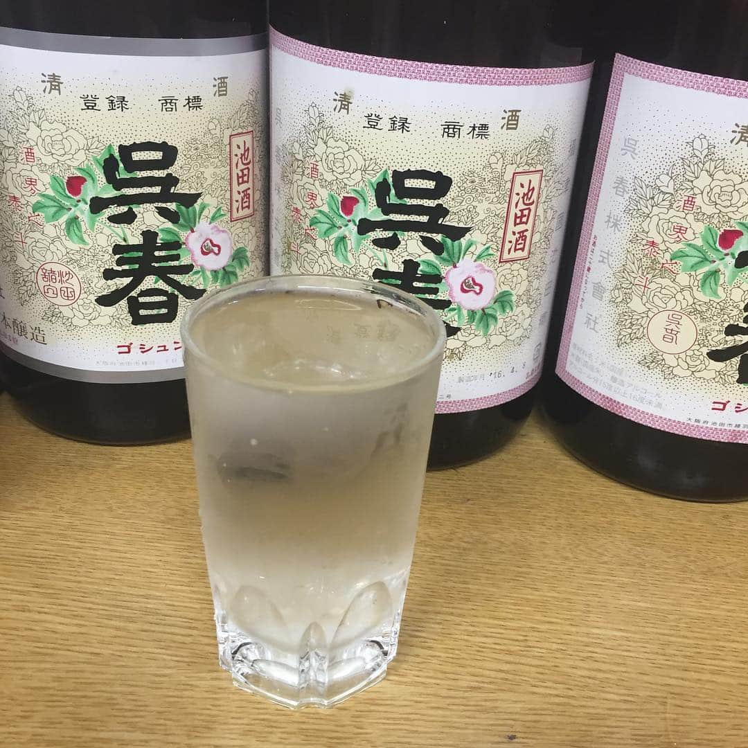 柳下毅一郎さんのインスタグラム写真 - (柳下毅一郎Instagram)「池田の地酒 呉春 #osaka #ikeda #sake #hiruzake #hirunomi #izakaya」7月4日 11時58分 - garth_y