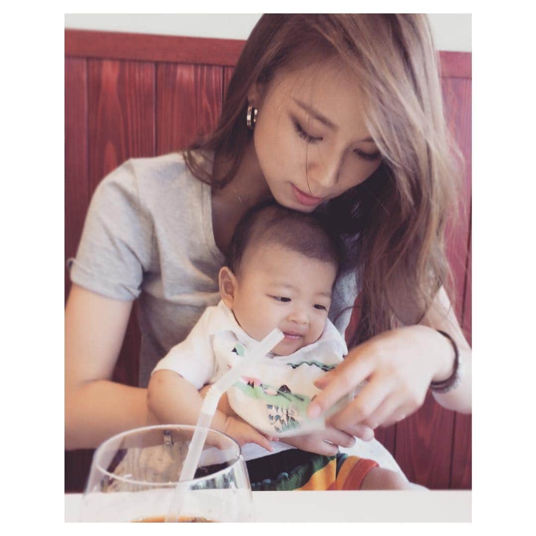 赤松悠実さんのインスタグラム写真 - (赤松悠実Instagram)「甥っ子に癒されたので ゲネいってきます！#ぶしゃいくショット #baby#甥っ子#癒し#叔母さん もはや#親友」7月4日 14時37分 - akamatsuyuumi