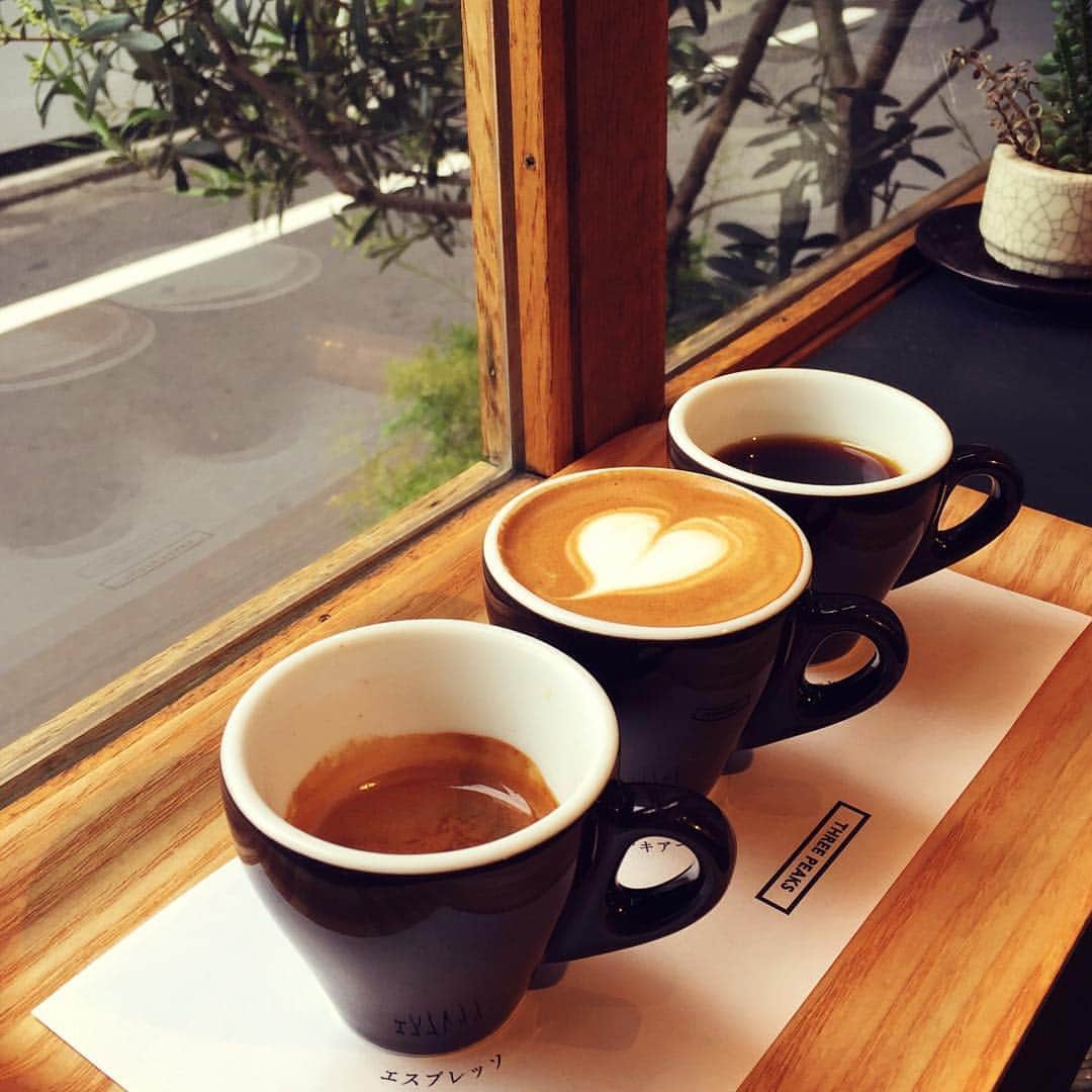 ルミネ公式のインスタグラム：「南池袋で大人カフェをめぐるの巻 #01 大人カフェで違いを知る [ #LUMINEMAGAZINE ] http://magazine.lumine.ne.jp/?p=58130 #lumine #ルミネ #トーキョートリップ物語 #土日更新 #東京 #tokyo #南池袋 #minamiikebukuro #コーヒーバレー#coffeevalley #大人カフェ #カフェ #cafe #コーヒー豆 #coffee #エスプレッソ#マキアート#コーヒー #香り#最上級 #飲み比べ#THREEPEAKS #スリーピークス #instafood #yummy #food #instatrip #trip」