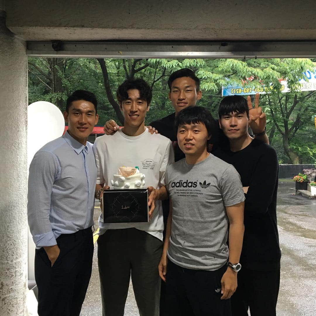 のインスタグラム：「- - - - - - - 생일축하해 재성횽🎉」