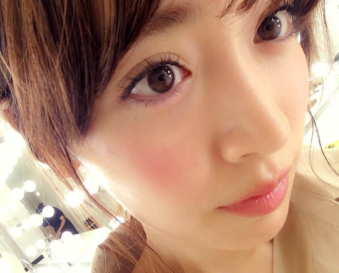 泉里香さんのインスタグラム写真 - (泉里香Instagram)「#マキア な日 💄 #詳しくはマキア10月号で♡ #寄りすぎ。  #magazine#maquia#make#beauty#メイク#雑誌」7月6日 18時20分 - rika_izumi_