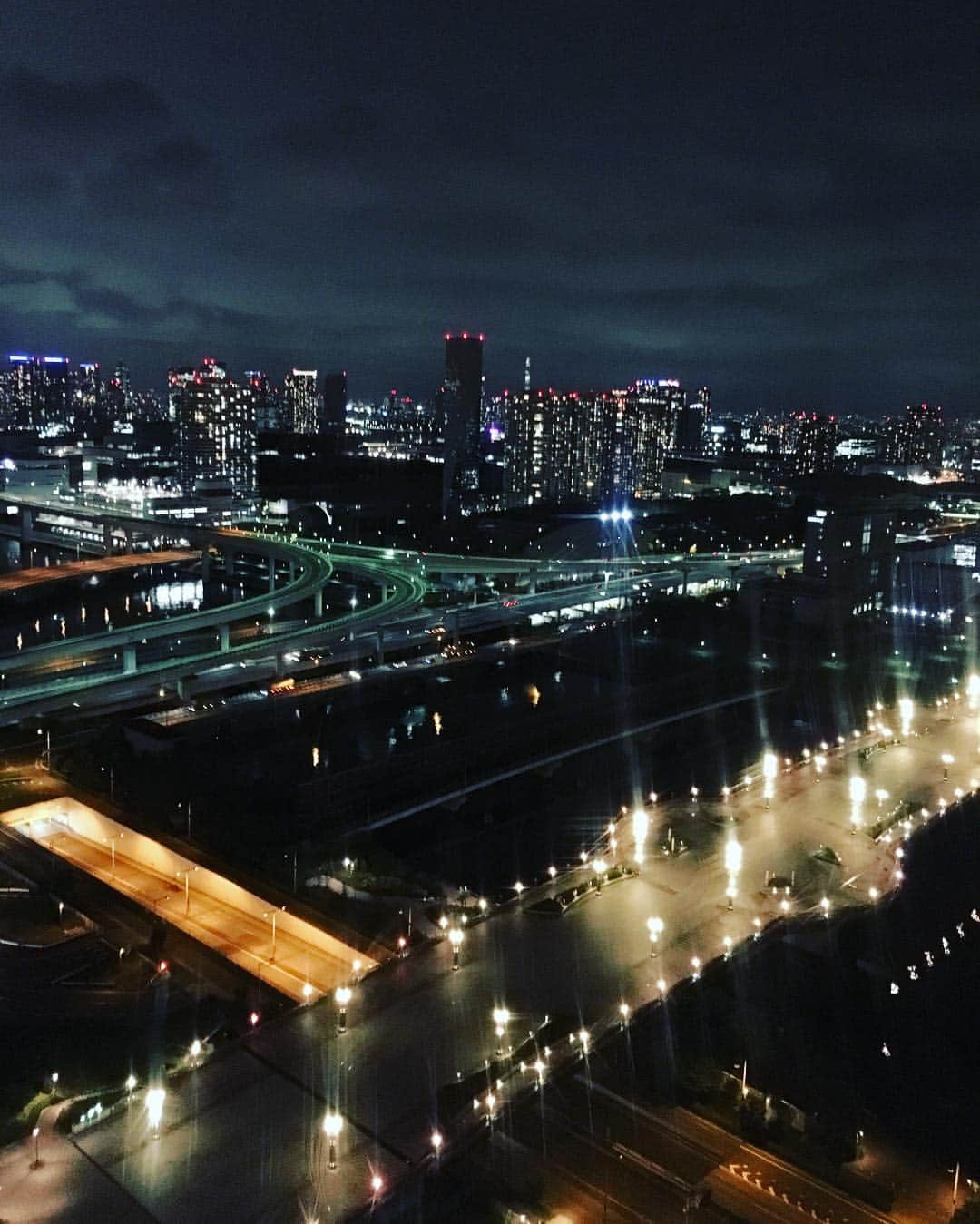 星野ナミのインスタグラム：「観覧車から眺める東京の夜景🌉✨ 東京タワーもスカイツリーもレインボーブリッジもキラキラと綺麗でした💫 オレカノ2のスタッフさんみんな優しくて、素敵な企画も用意してくれて、感謝です♡」