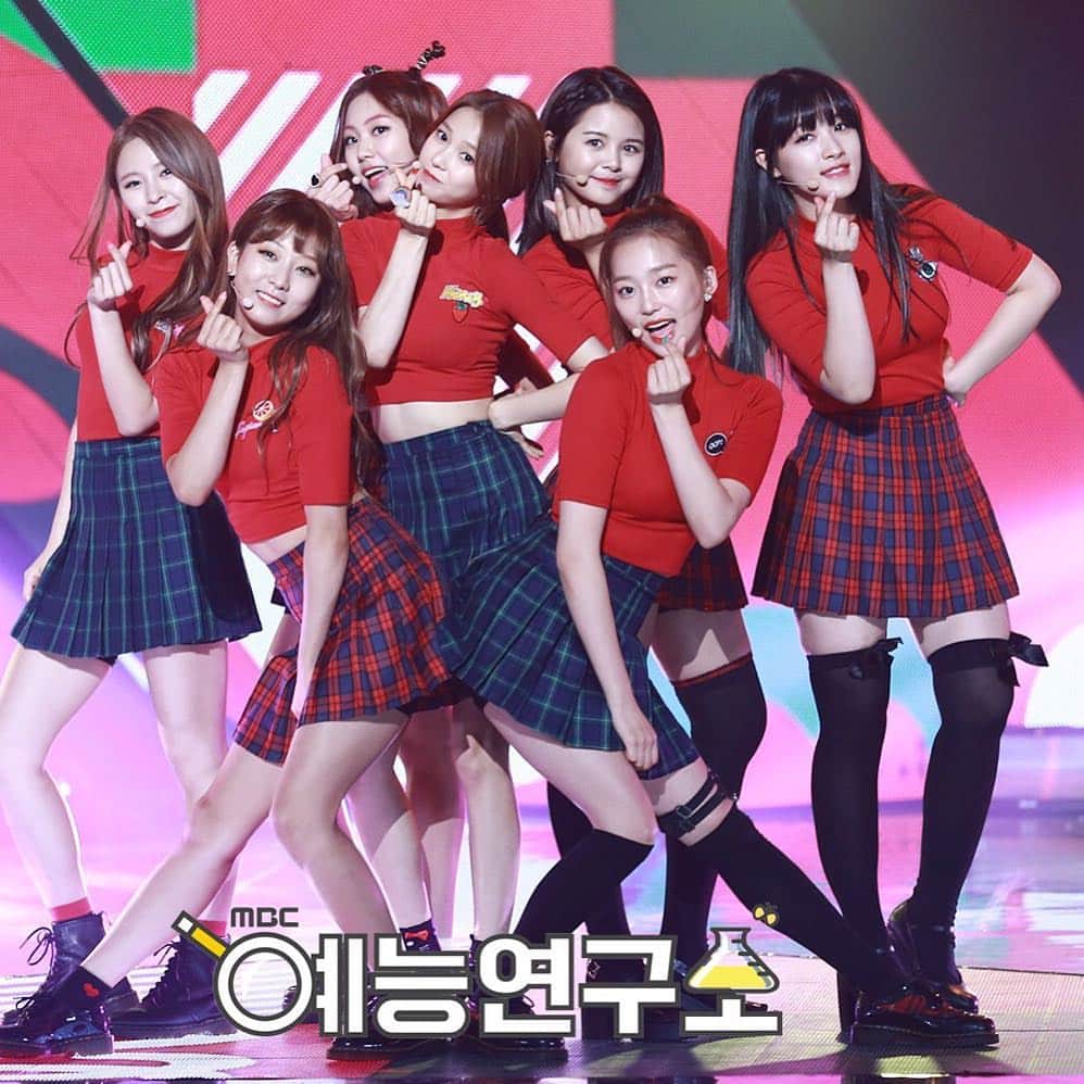 CLのインスタグラム：「160702 CLC - MBC Music Core Goodbye Stage - {#clc #crystalclear #씨엘씨 #seunghee #승희 #seungyeon #승연 #sorn #손 #yujin #유진 #yeeun #예은 #elkie #eunbin #은빈 #kpop}」