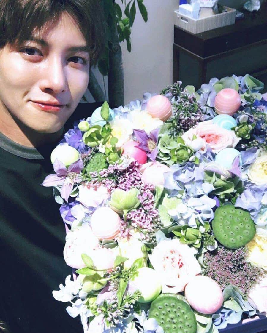 チ・チャンウクさんのインスタグラム写真 - (チ・チャンウクInstagram)「#eos #고마워요 #생일」7月6日 20時53分 - jichangwook