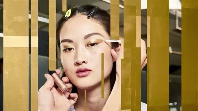 CeCi Thailandのインスタグラム：「เบื้องหลังการแต่งหน้ารันเวย์ของมหาเทพเป็นยังไงต้องดูคลิปนี้ Dior โอต์กูตูร์ FW17 ได้เห็นปีเตอร์ ฟิลลิปส์ อาร์ติสท์ขั้นมหาเทพของดิออร์สะบัดมาสคาร่าใส่เบลล่า ฮาดิด ด้วยอะ! คลิปนี้ตัดต่อเจ๋งเวอร์ ดูเพลินเลย นี่อยากกรีดตากราฟฟิกตามนางแบบเลย เปรี้ยวสะบัด! เท่ระเบิด! @diormakeup #diormakeup @peterphilipsmakeup」