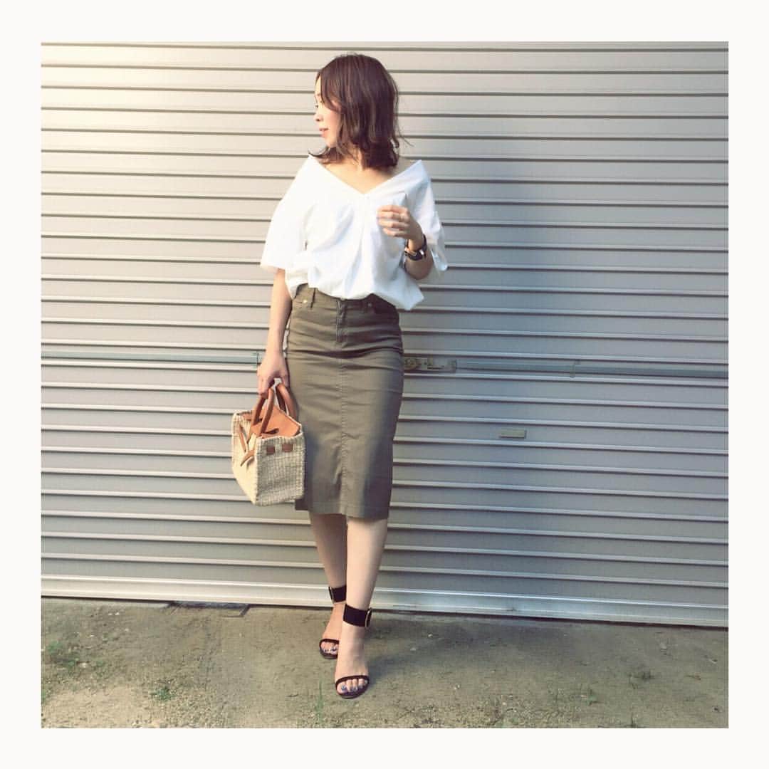 yukiss27のインスタグラム：「・ #ゆきこWEAR 👗 👗👗 更新しました☺️💭💪🏼 ・ 大人っぽくなりたいと思って ‥ごめんなさい😂😂🙏🏼www ・ #spickandspan  #deuxiemeclasse  #カゴバーキン ・」