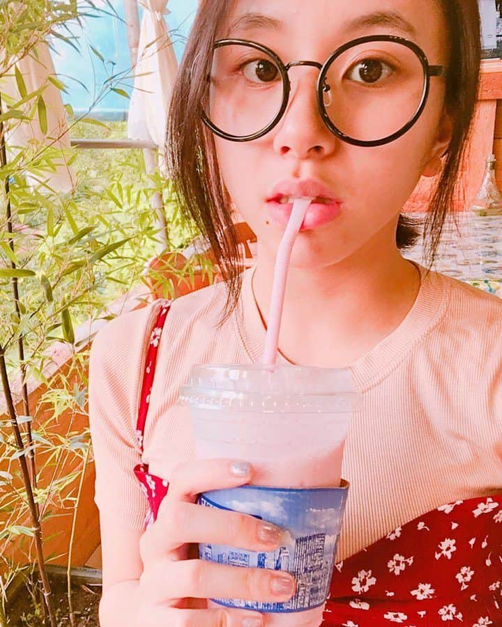 TWICEさんのインスタグラム写真 - (TWICEInstagram)「동글이 안경  다들 잘자요🍓  #챙」7月7日 21時42分 - twicetagram