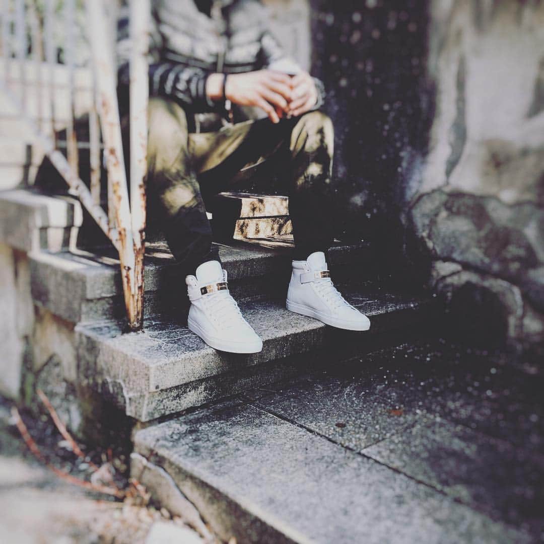 ミチェル・ランゲラクのインスタグラム：「#winterthrowback #stuttgart 👟👌❄️」