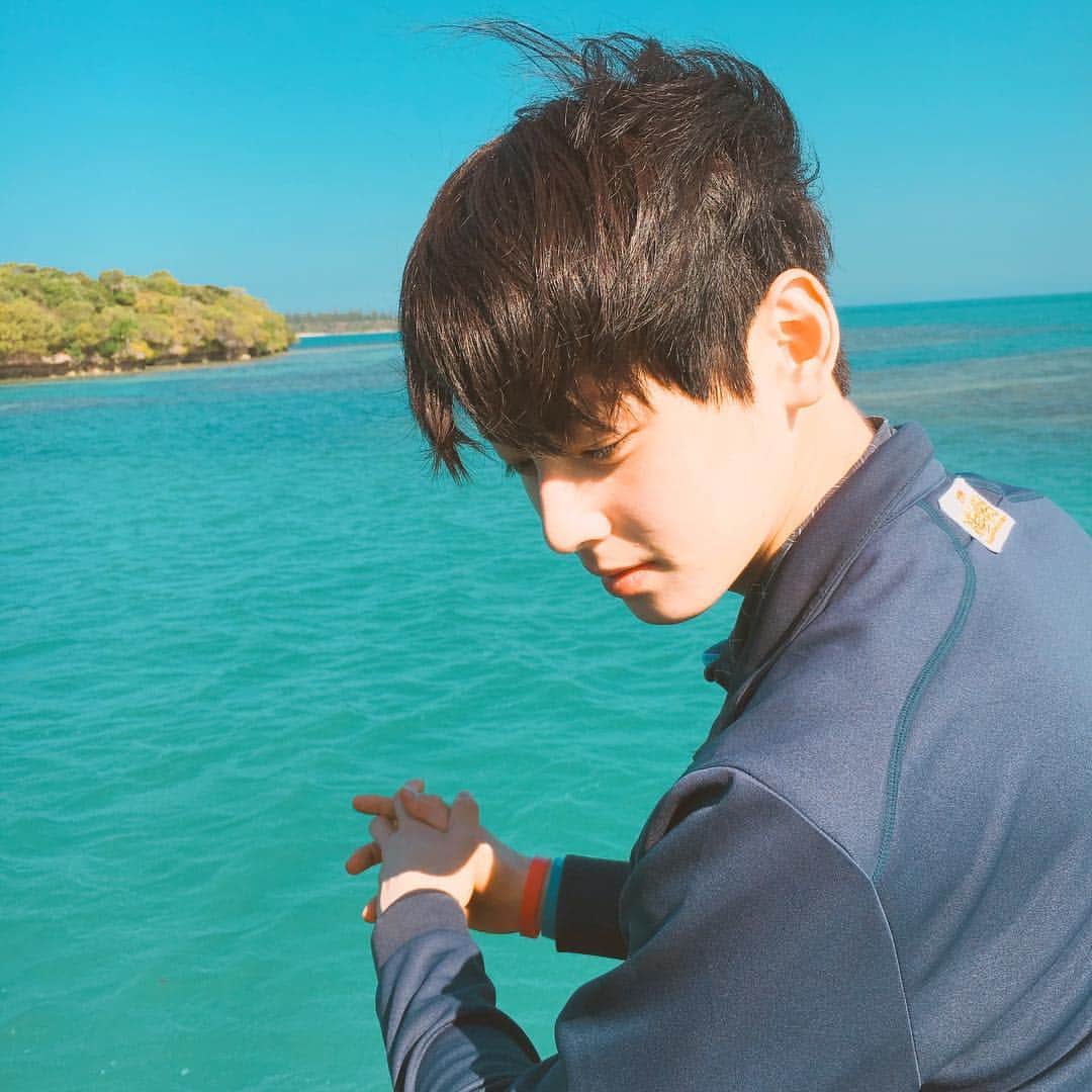 ユリ さんのインスタグラム写真 - (ユリ Instagram)「오늘 밤 10시 ~ SBS 정글의법칙 본방사수 🙏🏼 #차은우#정글에서도하얗다」7月8日 17時41分 - yulyulk