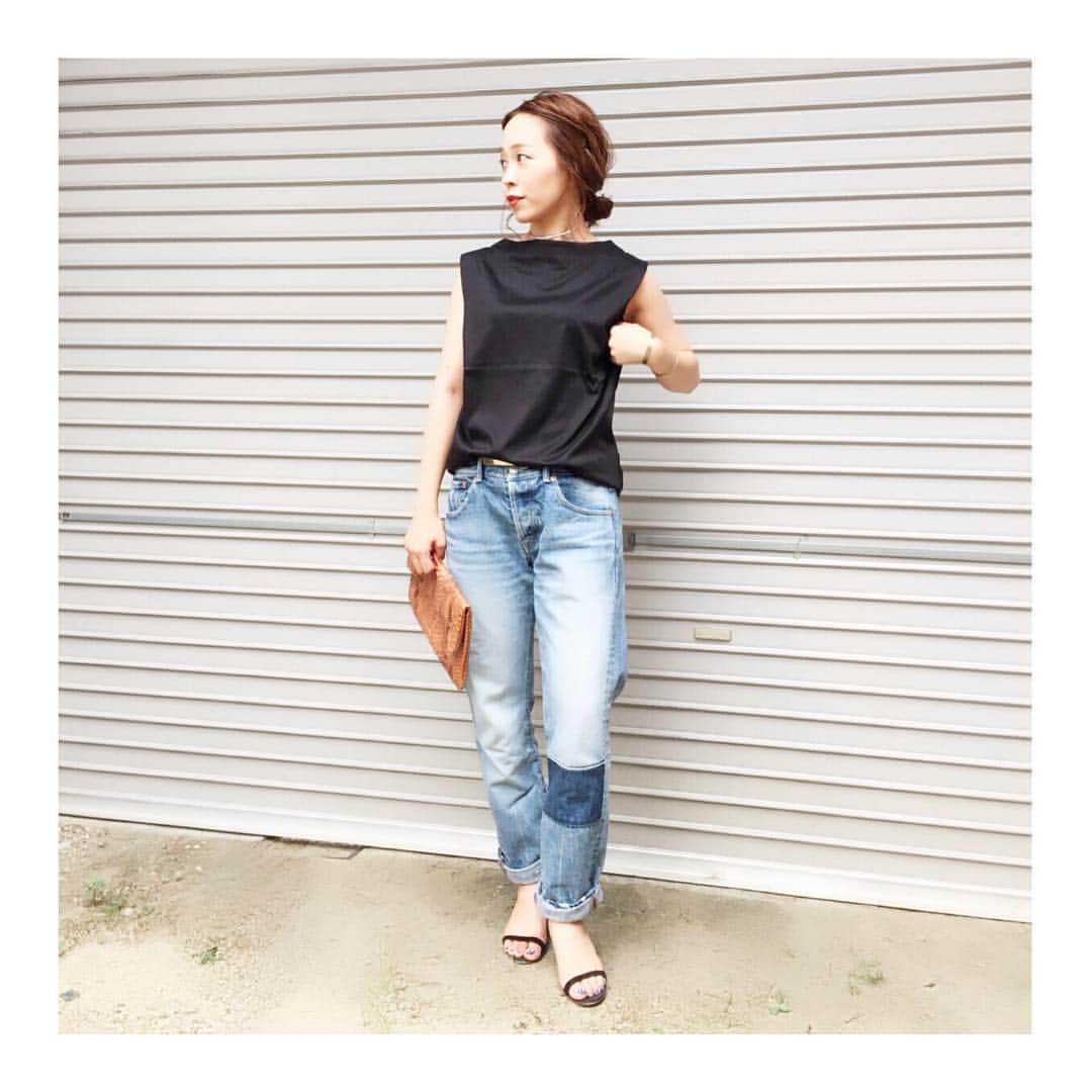 yukiss27のインスタグラム：「・ デニムと黒のボックスブラウスで 大人っぽく‥💭 ‥いやもうオトナだけどさあ😂😂 ・ ・ #ゆきこWEAR 👖👖👖 #ropepicnic  #journalstandard  #deuxiemeclasse」