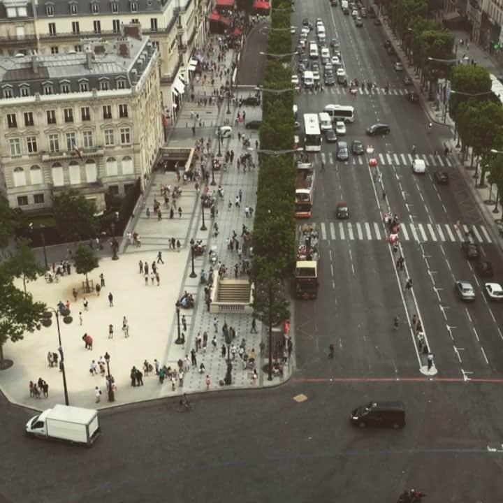 増田順一のインスタグラム：「凱旋門の上から！ #paris #pokemon #japanexpo2016」