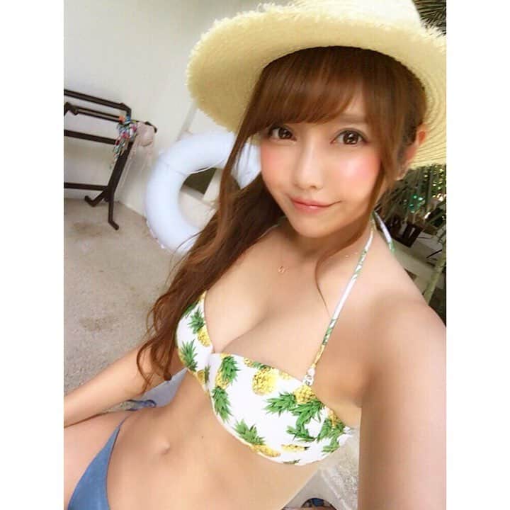 のインスタグラム：「続せぶまるさん👙💕パイナップル柄の水着一目惚れして買ったのーー(* ॑꒳ ॑*)✨ネイルも同じ柄にしたの😎✨ #写ってないけど😭 #セブ #CEBU #パイナップル柄 #水着 #麦わら帽子」