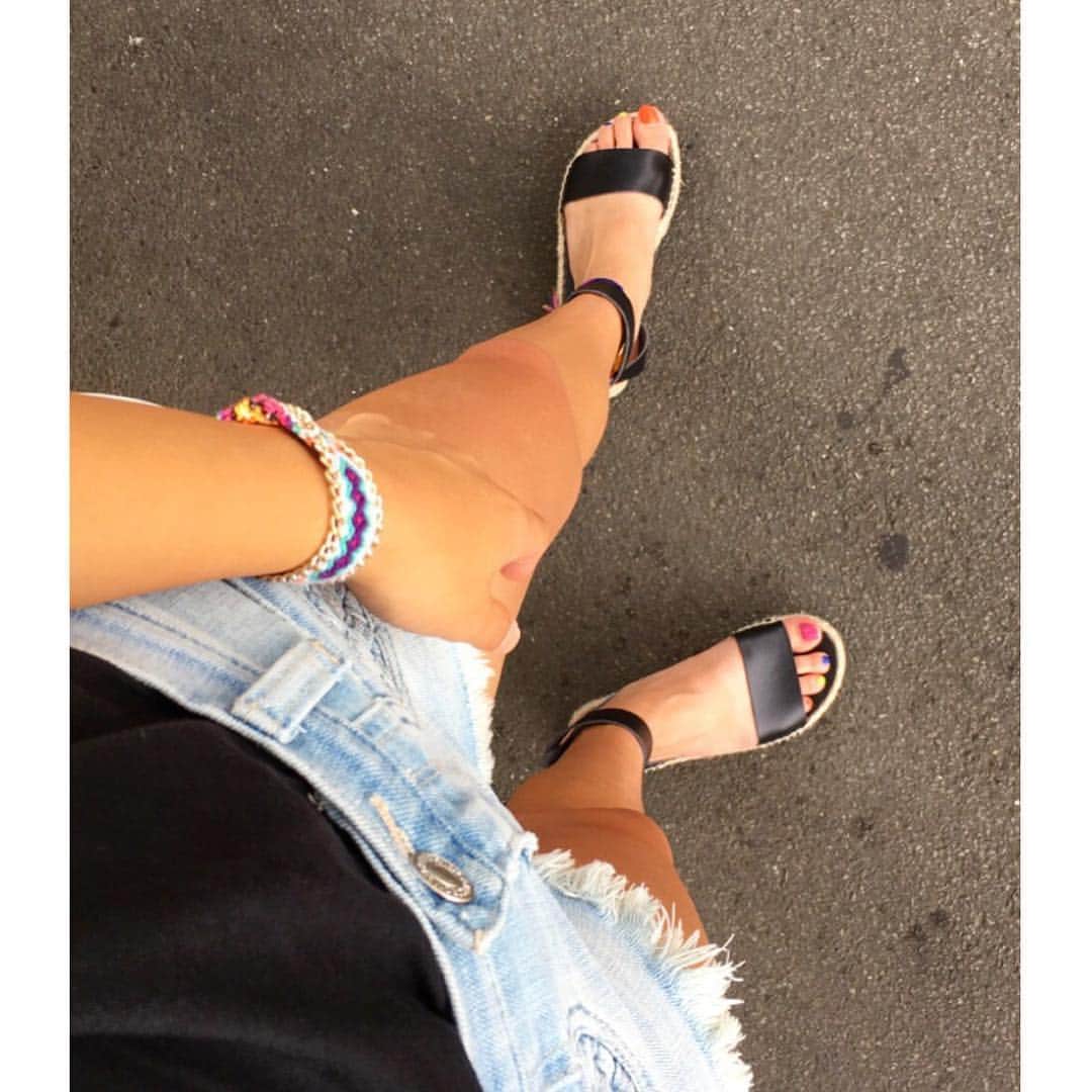 のインスタグラム：「⓪⑦/①⓪ late nights, bikinis, short shorts, flip flops, sunglasses, sunshine, loud music, pool parties, no makeup, the list goes on. SUMMER🌴  今日のootd!  #今日も暑かった#もーすぐ夏休み#期末試験あと1科目#がんばろう#kiwaofficial」