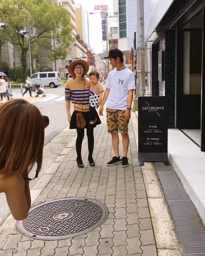 kyokkyのインスタグラム：「8月28日発売 @mamagirl_jp 秋号の撮影へ行ってきました😊 今回は親子3人で載る予定👨‍👩‍👧💘嬉しいないい記念になる🙏🏻💘しかーし、長袖 暑かった〜💦 アベノハルカスにも行ってきた🏢‼️ ミオリンは新幹線や地下鉄を見るたびに手を振って喜んでた🚉❤️」