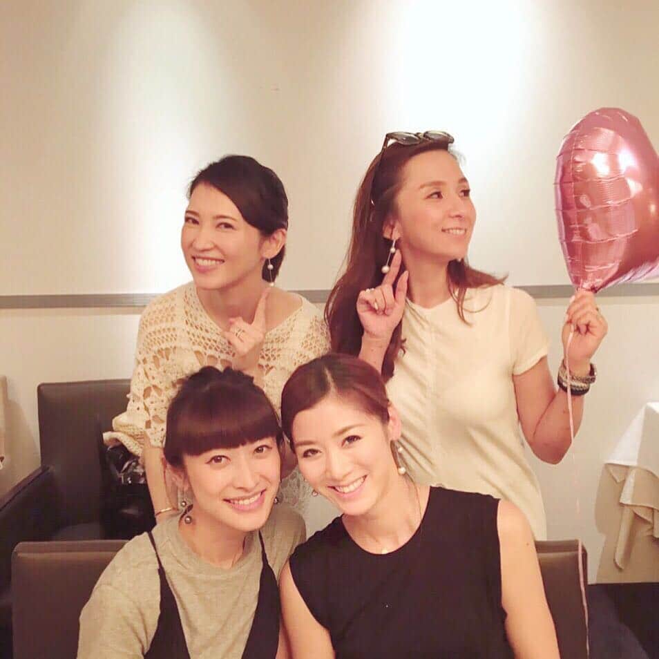のインスタグラム：「みんなでお揃いピアス(^^) #franceluxejapan #baby #マタニティー羨ましい #ちなみにヘアゴムむfranceluxeでお揃い」