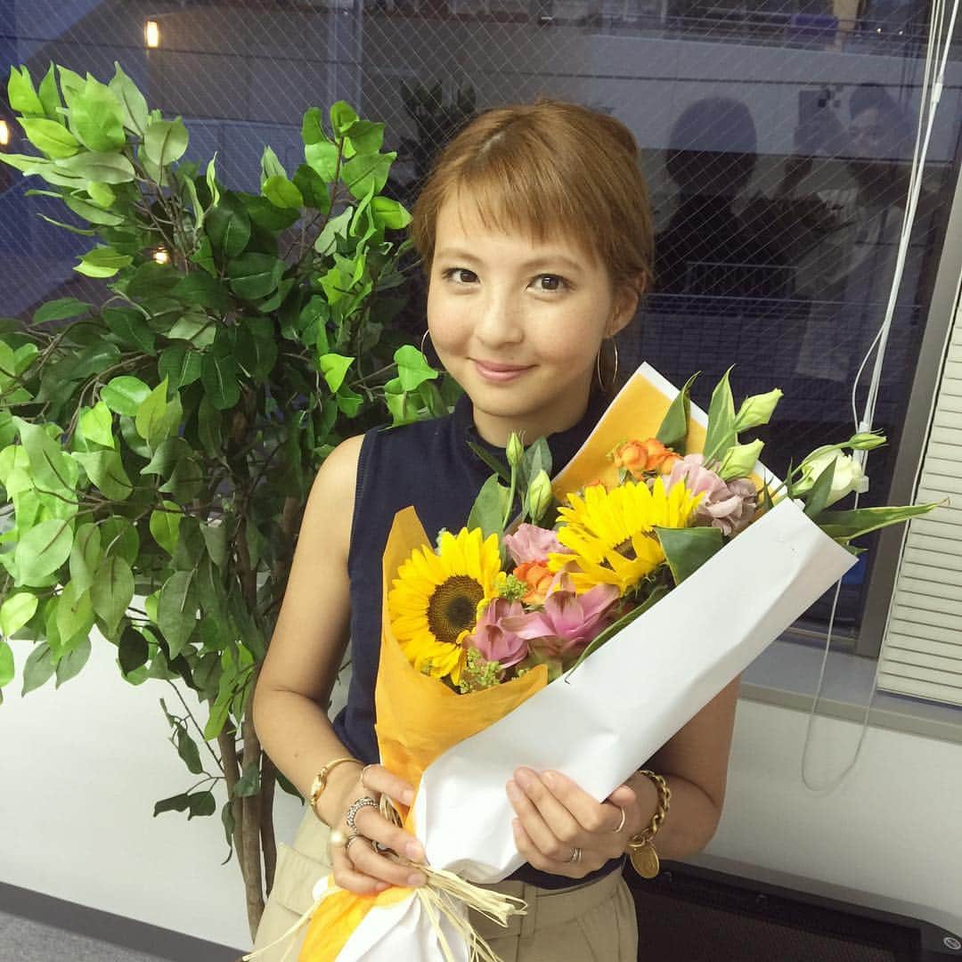 長崎莉奈のインスタグラム：「2年間お世話になったザワットを退社しました。ありがとうございました！#気がつけばもうすぐ29歳 #アラサーど真ん中 #転職にはいい時期かも #床で寝て体が痛い #instadaily #instagood #follow4follow #like4like #japan #tokyo #転職 #退職 #ありがとうございました」