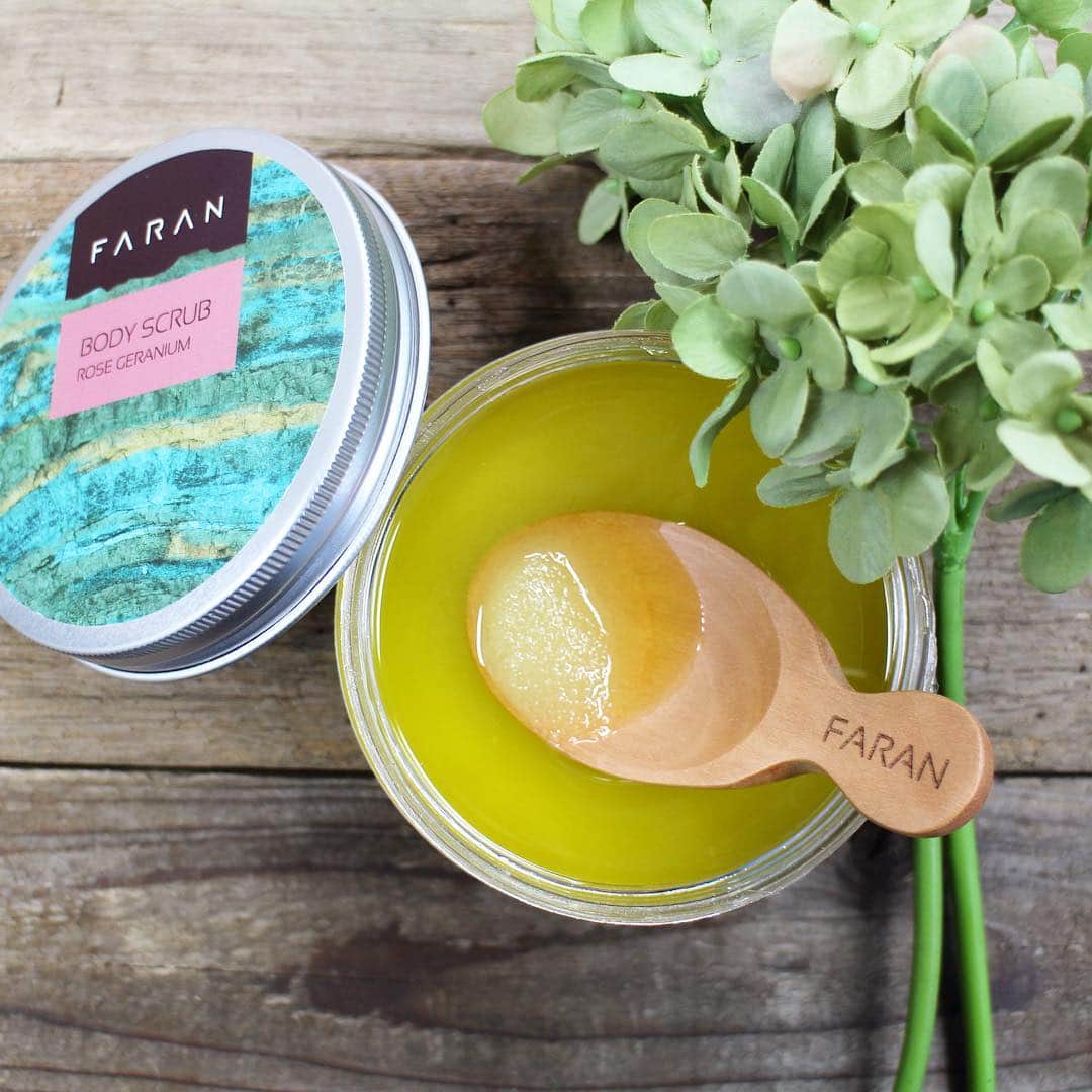 faran japanのインスタグラム：「現在キャンペーン中の「ボディスクラブ」 スタッフブログで詳しい使い方をご紹介しています☺ 「いつ使えば良いの？」「私はこう使っています！」など、ご質問やご感想もぜひお寄せくださいね♪ . #FARAN #ファラン #砂漠生まれのオーガニックコスメ #ボディスクラブ #deadsea #organicbeauty #bodycare #oil」