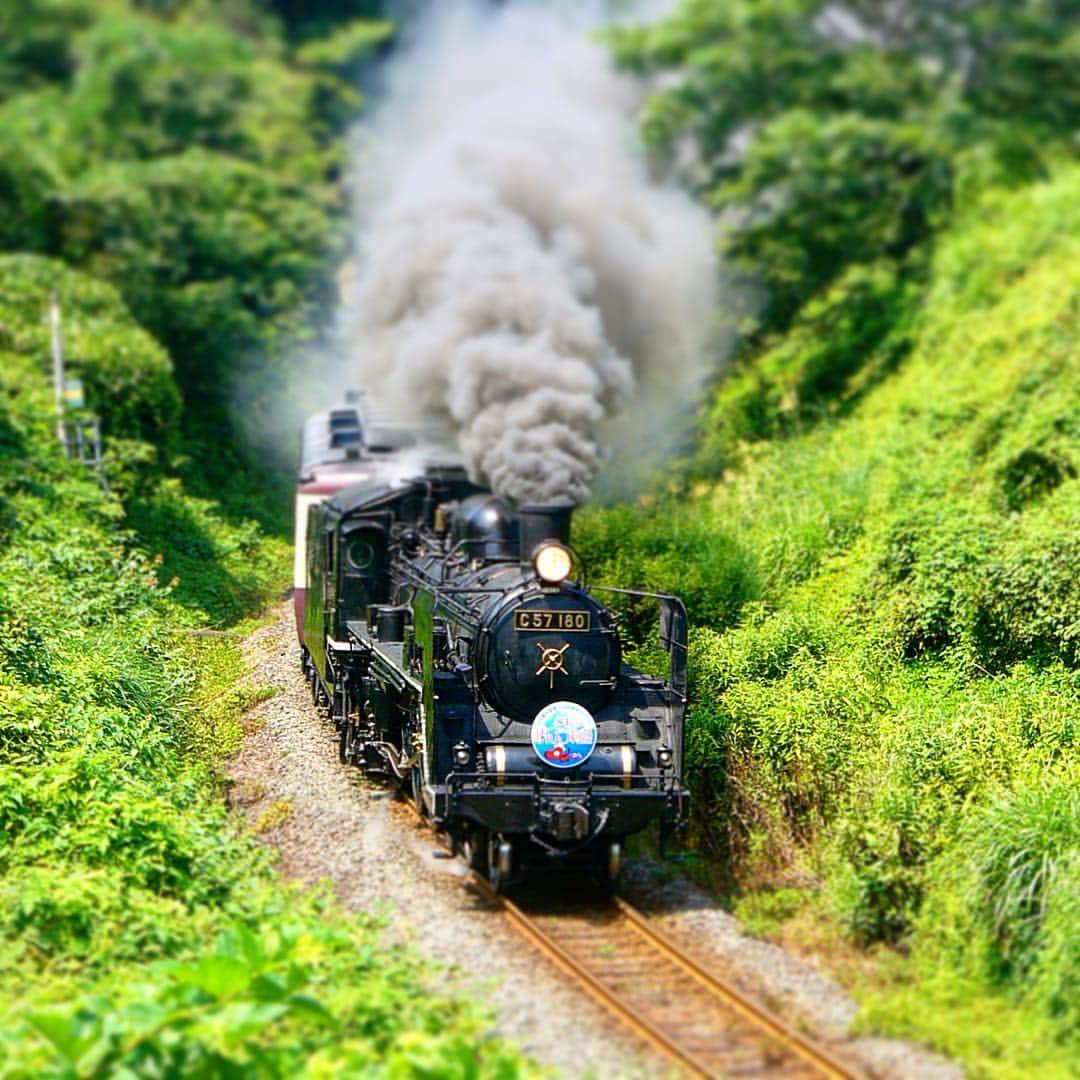 takayuki oheのインスタグラム：「この力強さに憧れます🚂 #蒸気機関車」