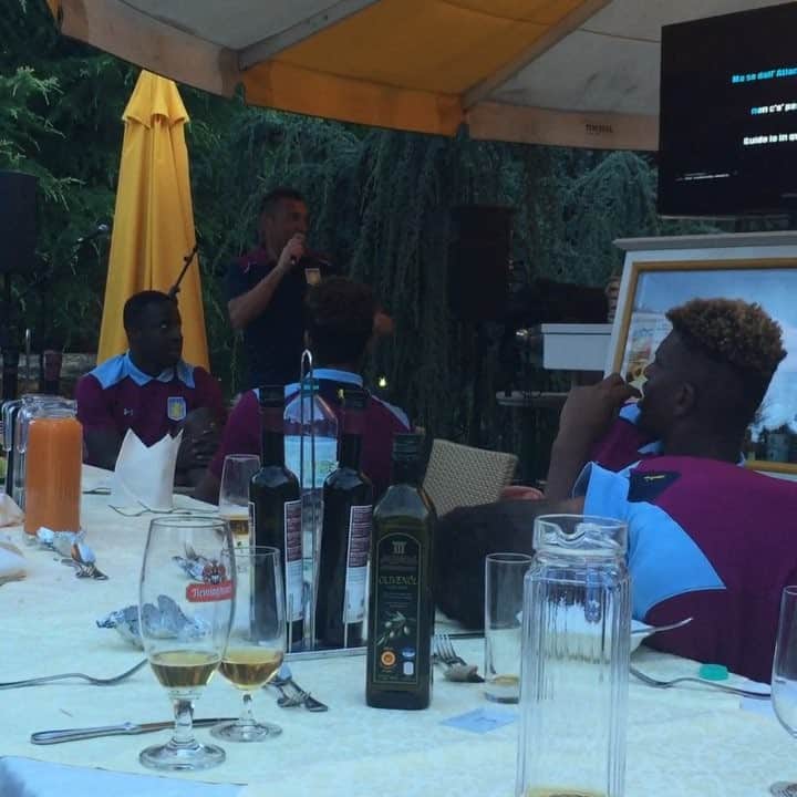 リボル・コザークのインスタグラム：「Last day in Austria ⚽️🇦🇹 #italiankaraoke😄」