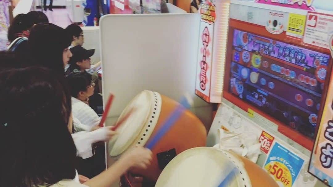 のインスタグラム：「千葉さんの隠れた特技 #ぷちぱすぽ  #ぷちぱ  #曲を選ぶドン」