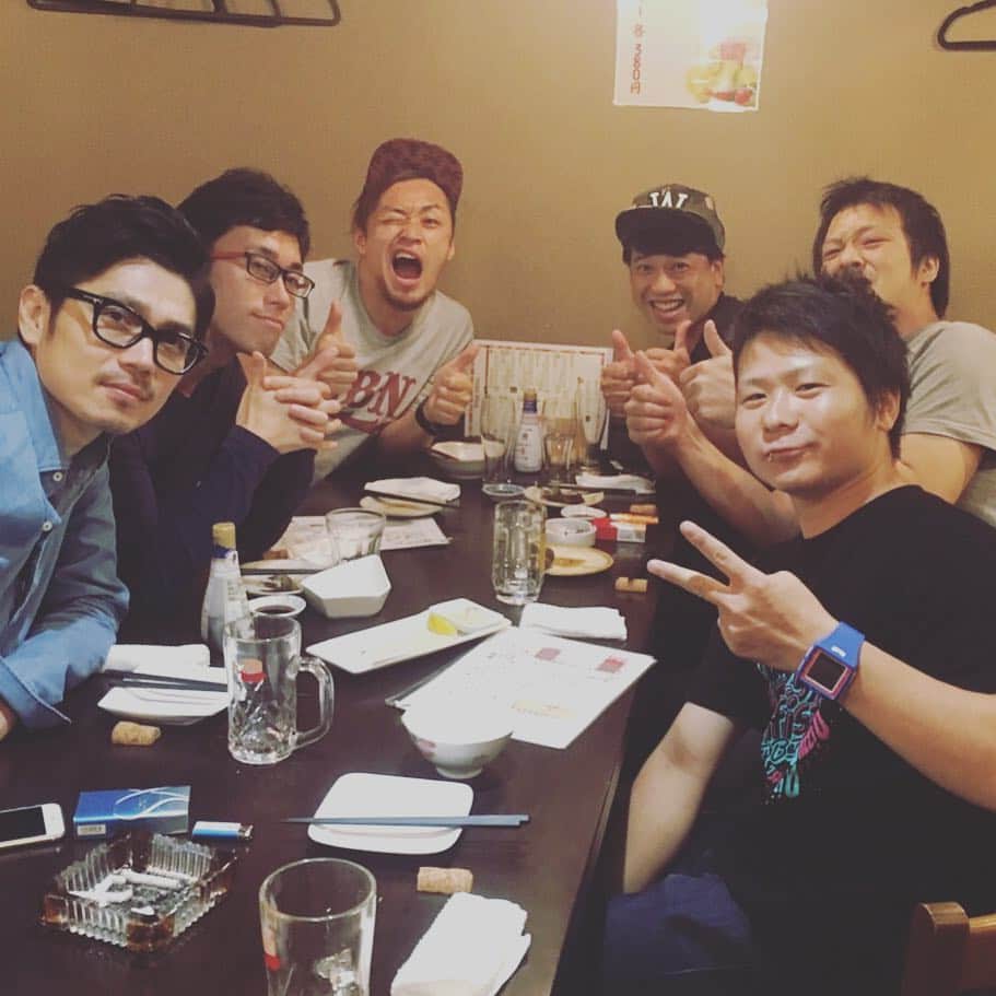 原田良也さんのインスタグラム写真 - (原田良也Instagram)「今後このメンバーで滋賀に革命を起こします！ #滋賀家族 #滋賀ファミリー #仙石幸一 #スカフリークス #skafreaks  #ファミリーレストラン #ハラダ会 #言いたいことも言えないこんな世の中じゃポイズン」7月14日 0時50分 - irasshassee