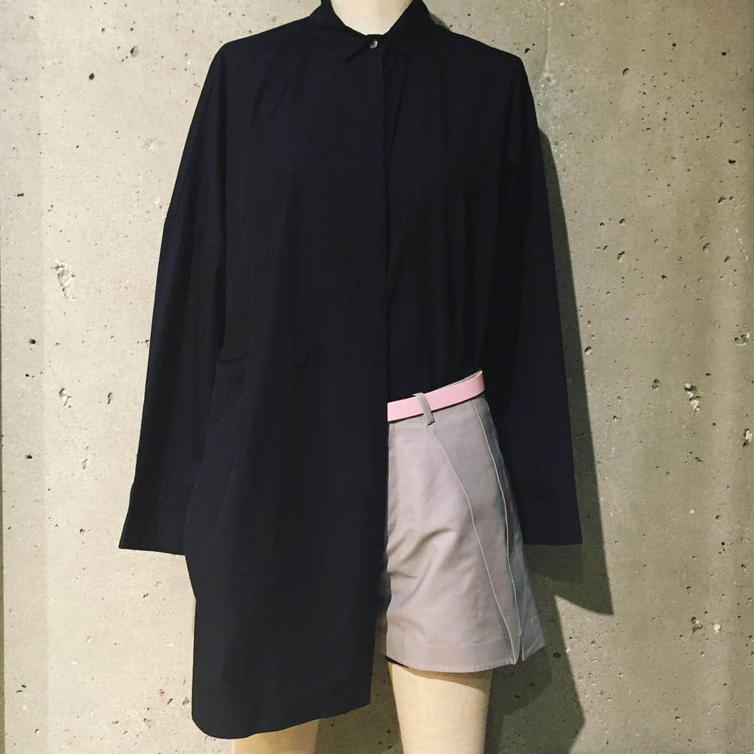 ジェイエヌビーワイさんのインスタグラム写真 - (ジェイエヌビーワイInstagram)「Play around with our asymmetrical styles. Shirt 100% cotton, $250. Shorts, 100% cotton, $150. Both on sale. #jnby #jnbycanada #jnbynorthamerica #summerstyle」8月12日 6時38分 - jnby_canada