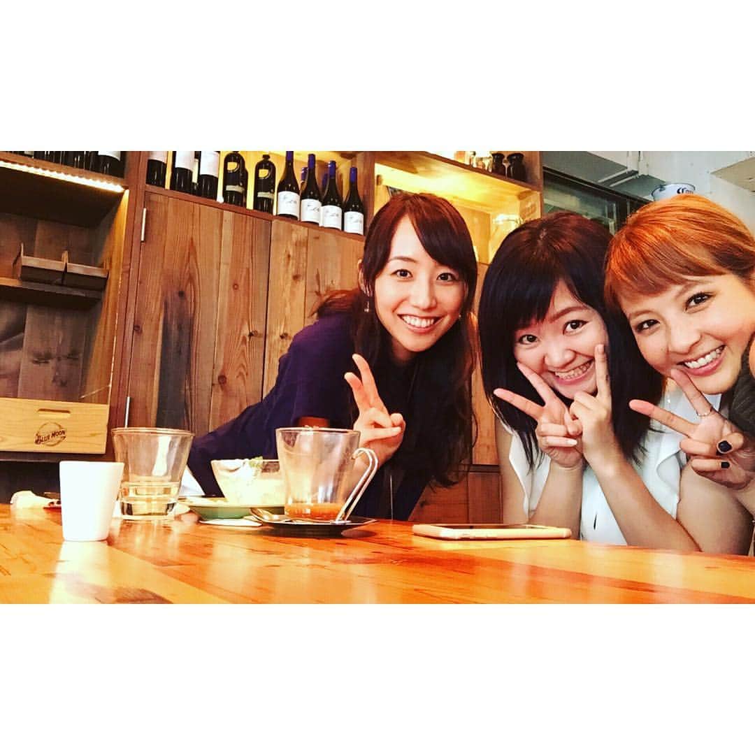 長崎莉奈のインスタグラム：「@Monsoon Cafe in Omotesando #大好きな立教の友達と #女子会 #不毛な会話を繰り返す #楽しい #笑い疲れ #モンスーン好き #オリエンタルポテト #follow4follow #同窓会 #like4like #表参道 #japan #tokyo #omotesando」
