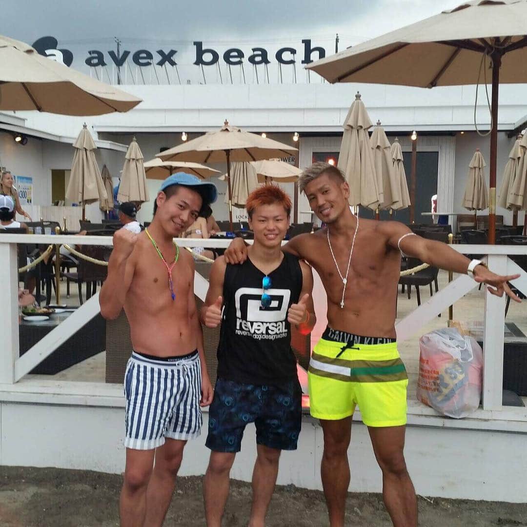 那須川天心さんのインスタグラム写真 - (那須川天心Instagram)「昨日は由比ヶ浜へ行ってきました(￣▽￣) そこで城戸さんとYouGさんと会いました✨ 楽しい話ができてとても楽しかったです^ ^ ご飯もご馳走になり、ありがとうございました！ #由比ヶ浜#今年初海#reversal#ドイツはやばい」8月11日 21時45分 - tenshin.nasukawa