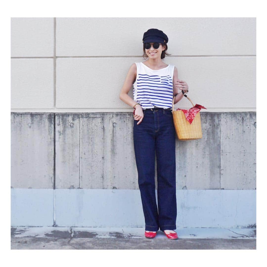 斎藤寛子のインスタグラム：「マリン♩. . #coordinate #outfit #ootd #instafashion . ＿＿＿＿＿＿＿＿＿＿. . . 👕#petitbateau #border#stripes @petitbateau . . 👖#nostalgiajp @nostalgia_jp . . 👣#repetto @repettoparis . . 👜#stellarhollywood @stellarhollywood . . 🎩#ca4la @ca4la_official . . 🕶#fourthirty @chouchou_2011」