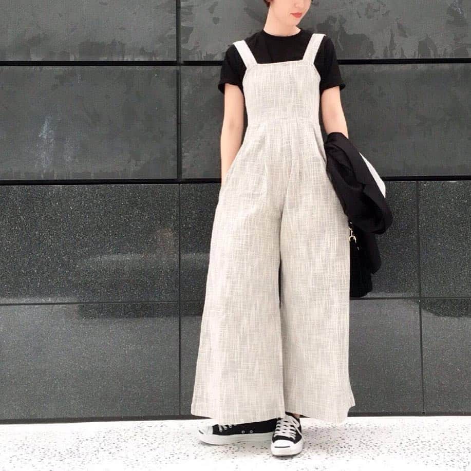 のインスタグラム：「【再入荷情報】  完売しておりましたコットンスラブバギーサロペットが少量ですが再入荷致しました。 ¥12,800+tax → ¥6,500+tax  #goocy#goocyLUCUA」